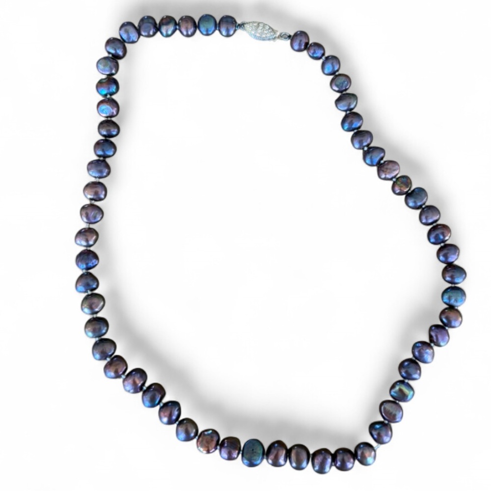 Iridescent Black Freshwater Pearl Necklace - Elegant Women's Jewelry